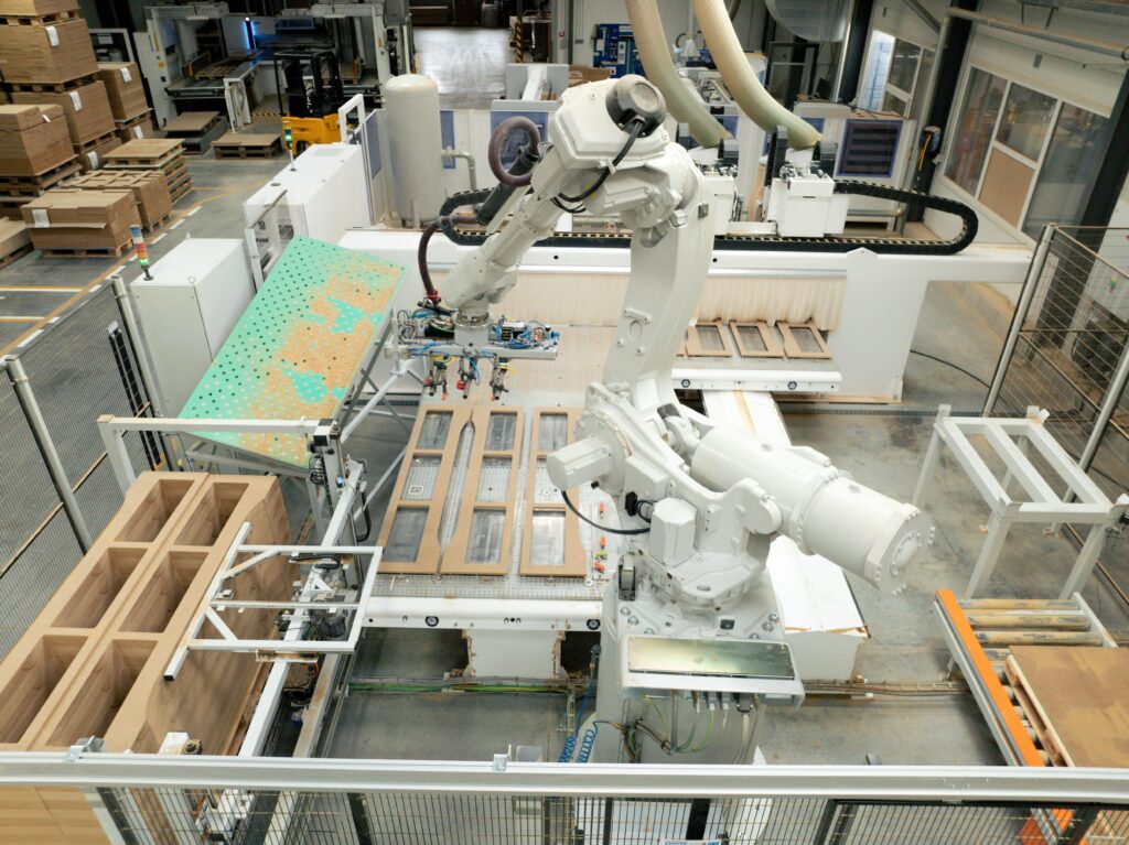 automated furniture production 自動化家具生產