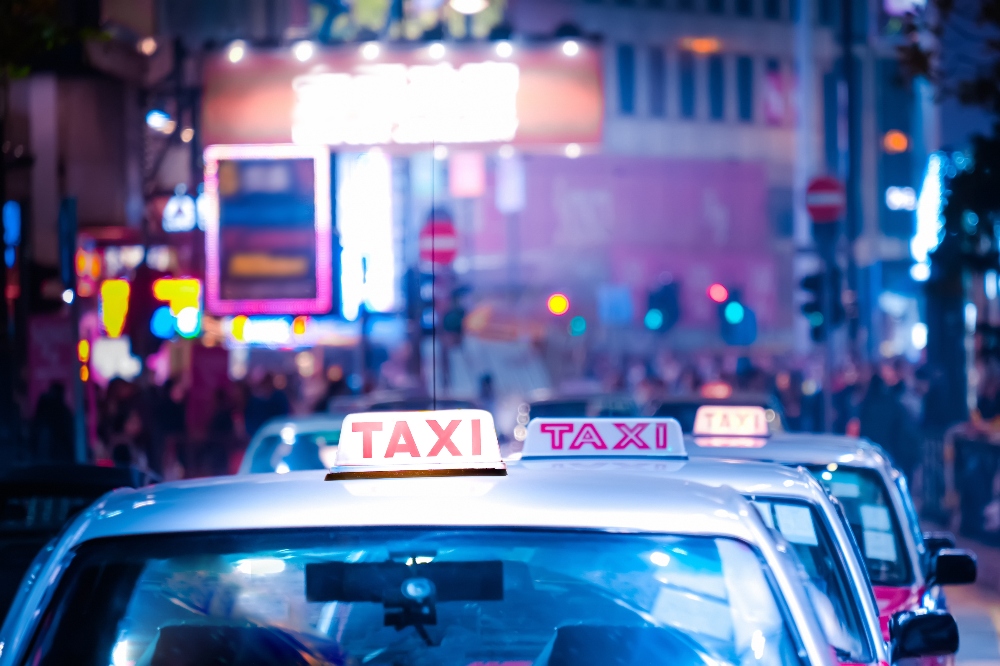 SINTRONES VBOX-3131 in-vehicle computer enabling intelligent taxi fleet management hardware solutions for smart cities